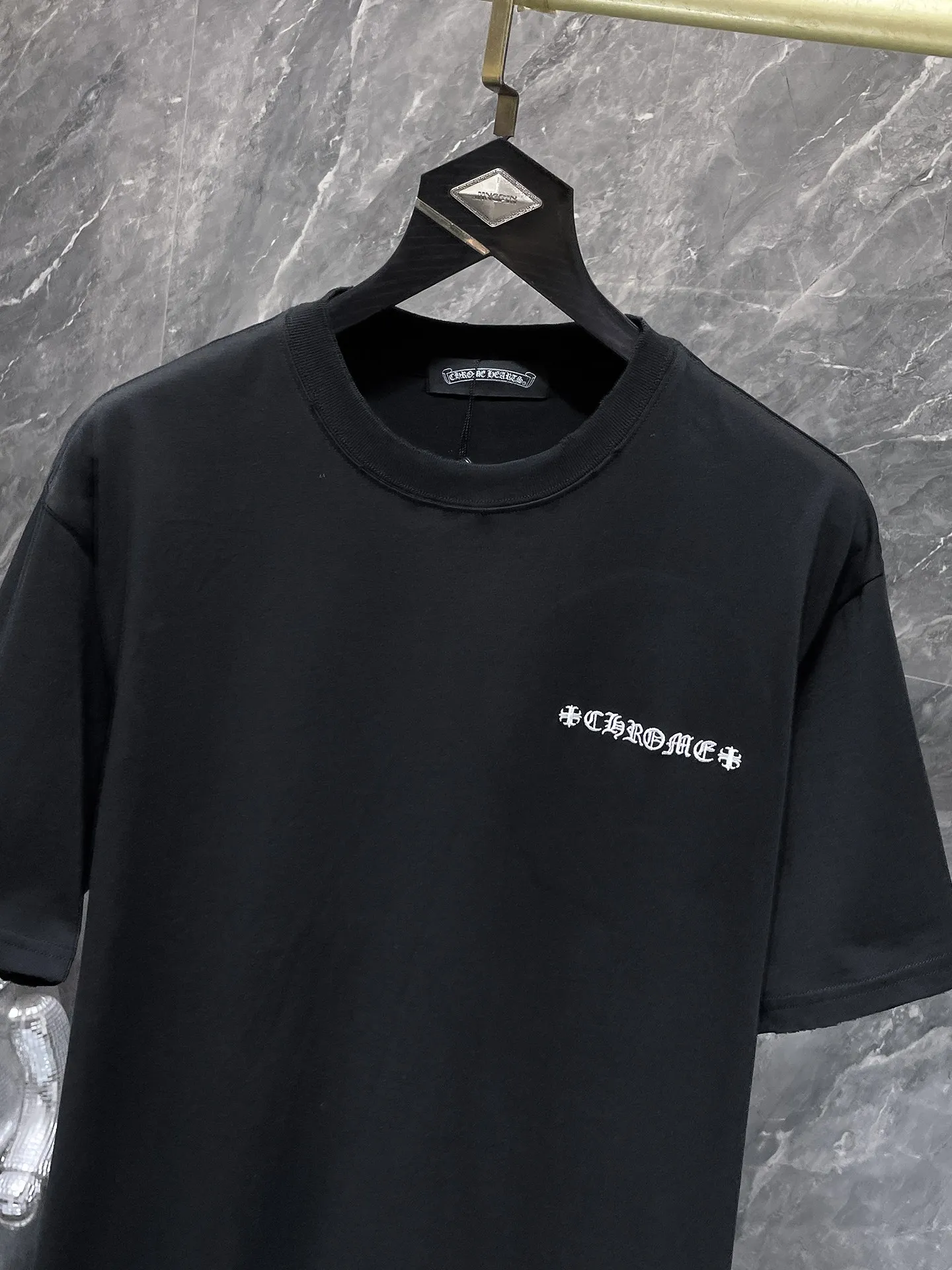 P150 new Chrome Hearts 25ss worn model for summer! High-weight, environmentally friendly and high-quality top-quality fabric 280g Crow contrast graffiti frayed embroidered short sleeves. Counter synchronization. 1:1 replica version. Recommended colors: black, white, gray. Size: S, M, L, XL